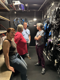 Abendrequisitenregal