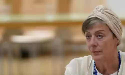 FRAU YAMAMOTO IST NOCH DA         PROBE